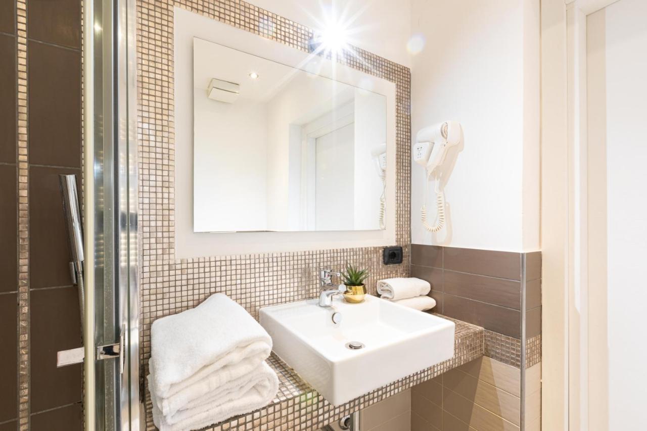 Small Double or Twin Room,1446437893:JPEG