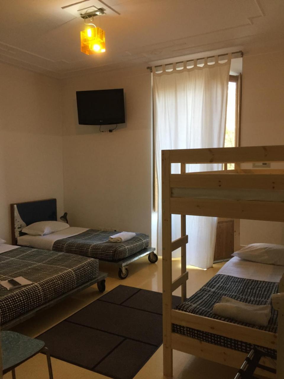 Family Room with Balcony,728070160:JPEG