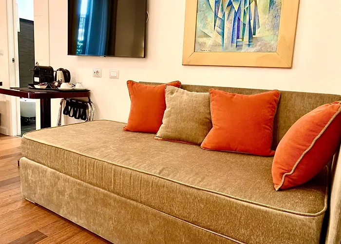 Albergo centrale: 900 Piazza del Popolo